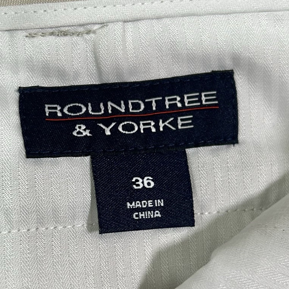 Roundtree & Yorke TravelSmart Shorts Mens 36 Khaki Pleated Stretch Waist NWT - Picture 3 of 7